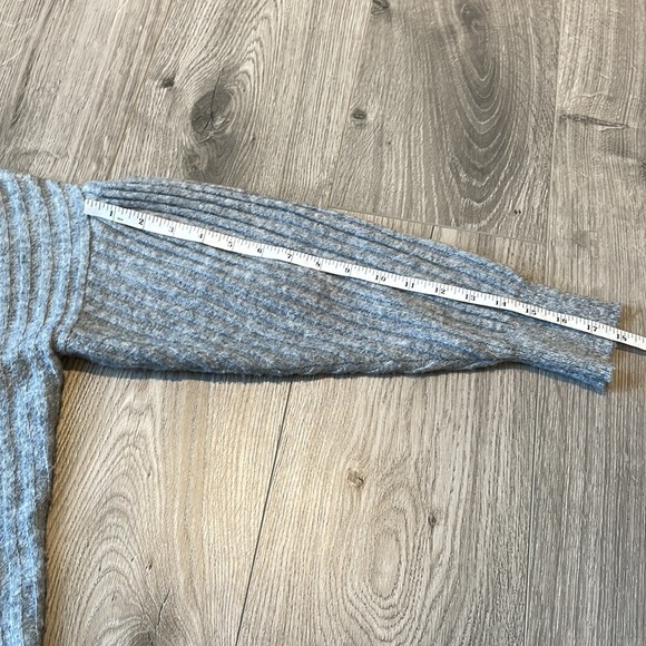 Cleo 2 Piece Fuzzy V-neck Gray Crop Sweater & Tank - Picture 6 of 9